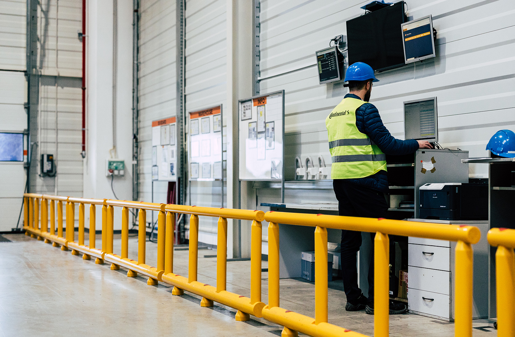 Bariere duble pentru protecția și delimitarea pietonilor – Vitesco Tehnologies